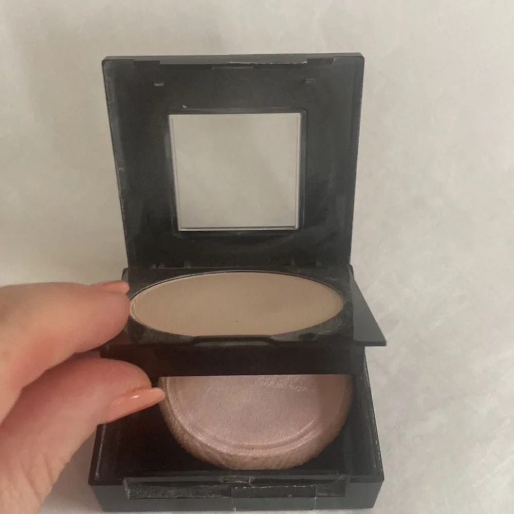 MAYBELLINE Fit Me Matte + Poreless Powder in 100 Porcelain 0.29oz